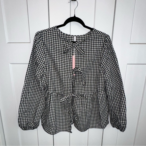 casly lamiit Tops - Black and White Puff Sleeve Peplum Blouse